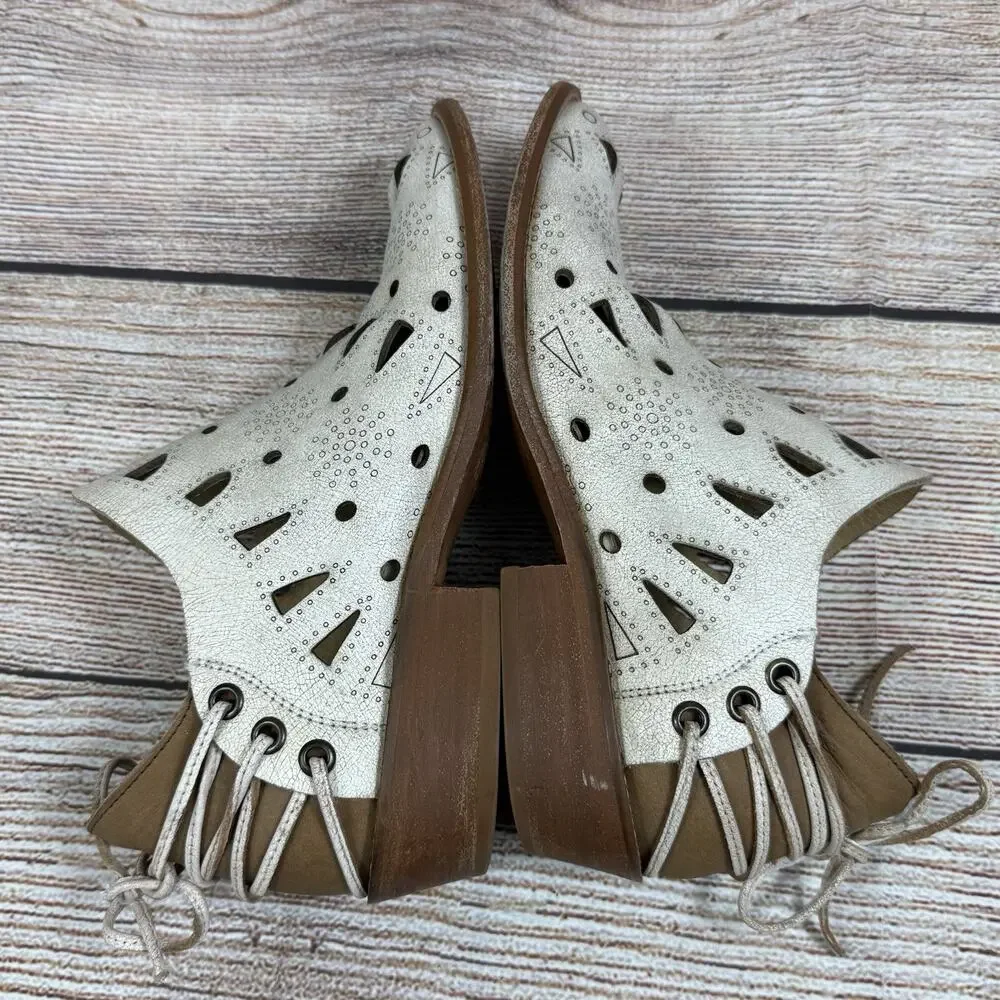 Musse & Cloud Anthropologie Coolise Leather Bootie Size 7 Cut Out Lace Up Heel